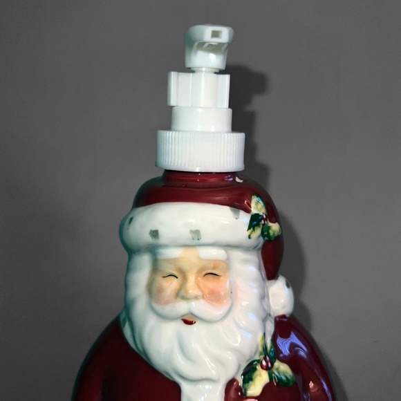 Santa Claus Soap Dispenser - Picture 2 of 7